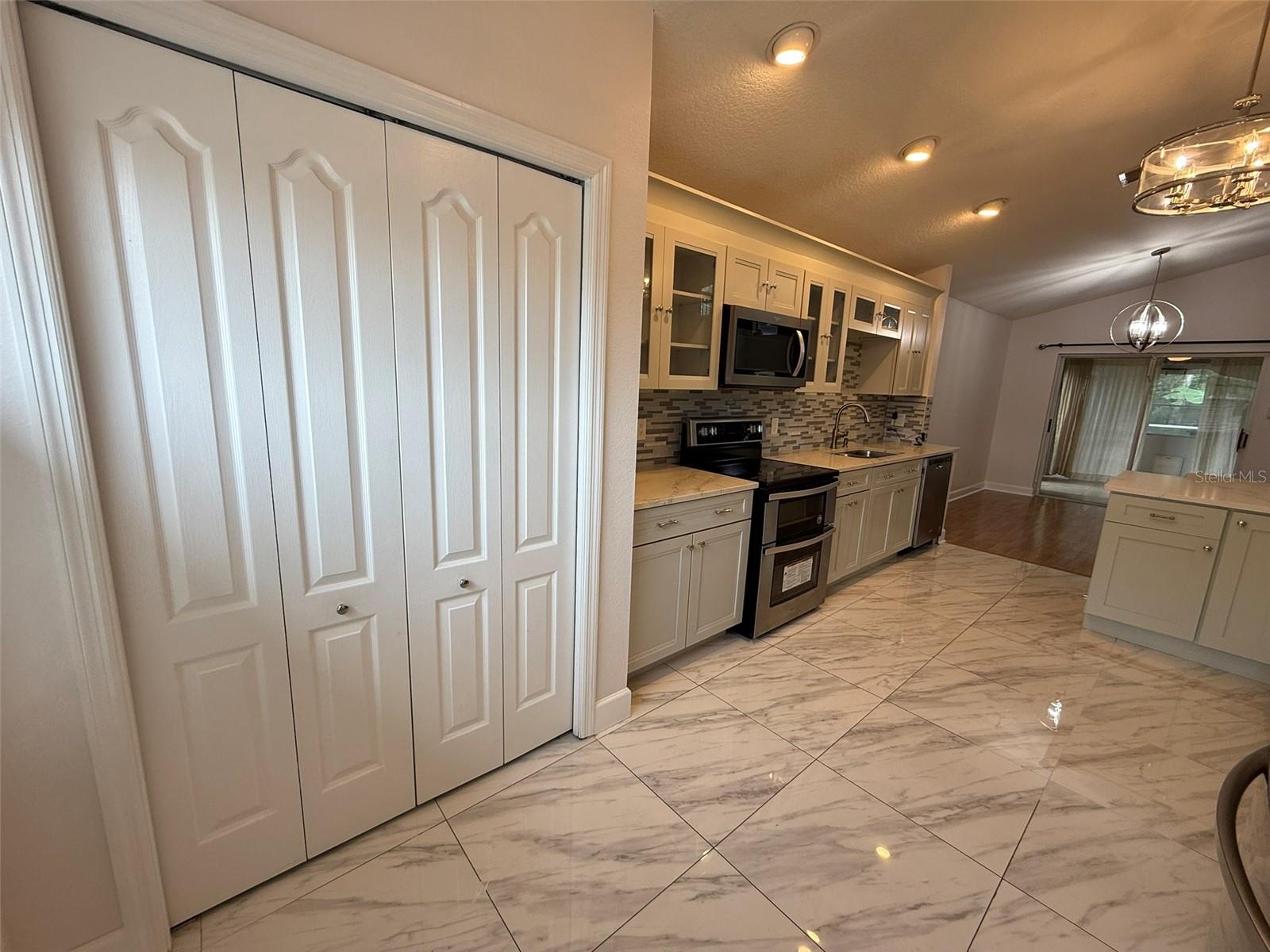 Image 12 of 39 For 212 Arbor Woods Circle