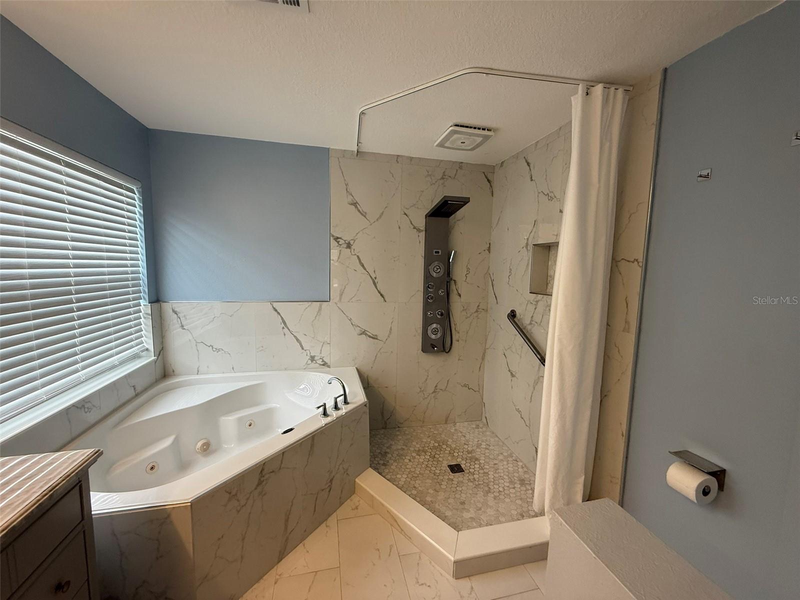 Image 18 of 39 For 212 Arbor Woods Circle