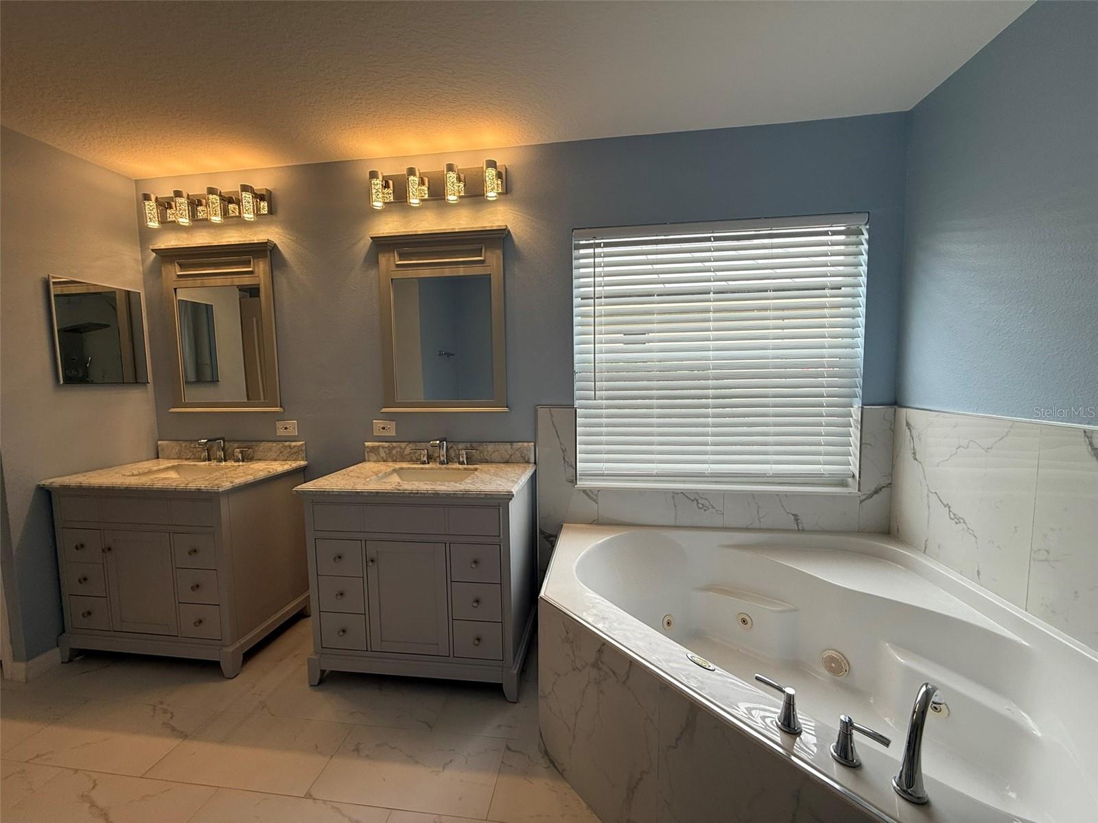 Image 19 of 39 For 212 Arbor Woods Circle