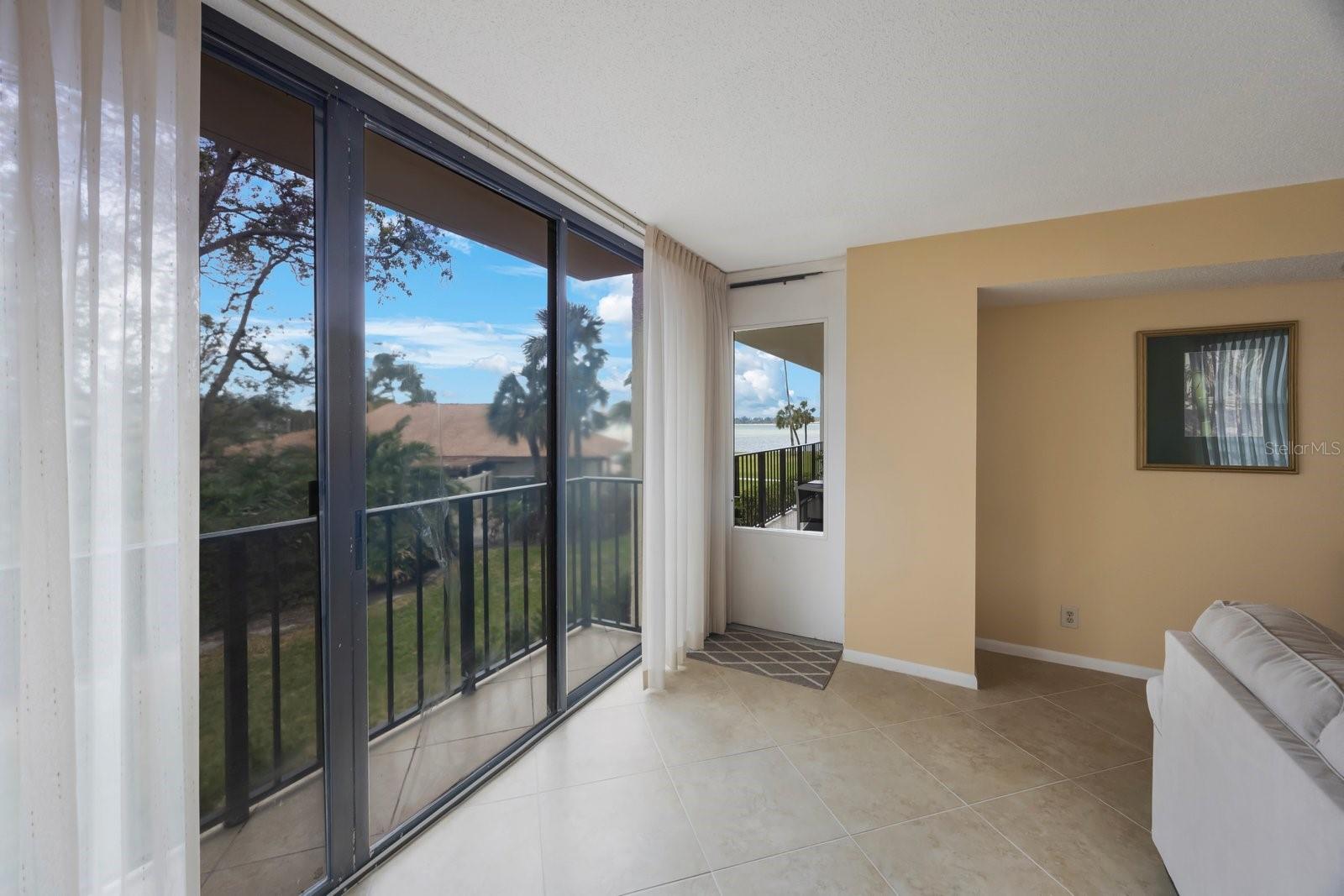 Image 11 of 38 For 100 Oakmont Lane 203