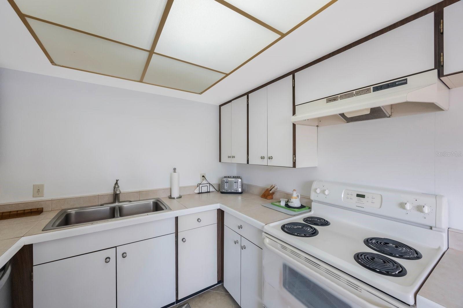 Image 13 of 38 For 100 Oakmont Lane 203