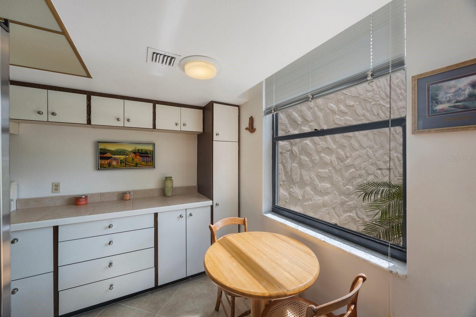 Image 14 of 38 For 100 Oakmont Lane 203