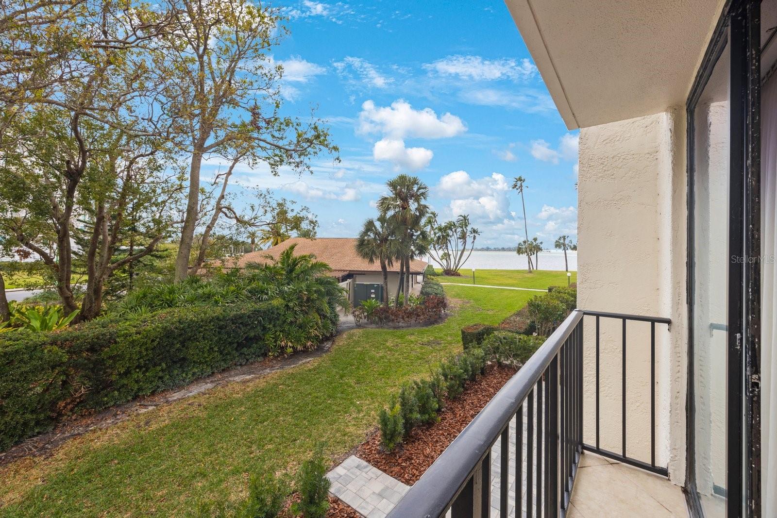 Image 18 of 38 For 100 Oakmont Lane 203