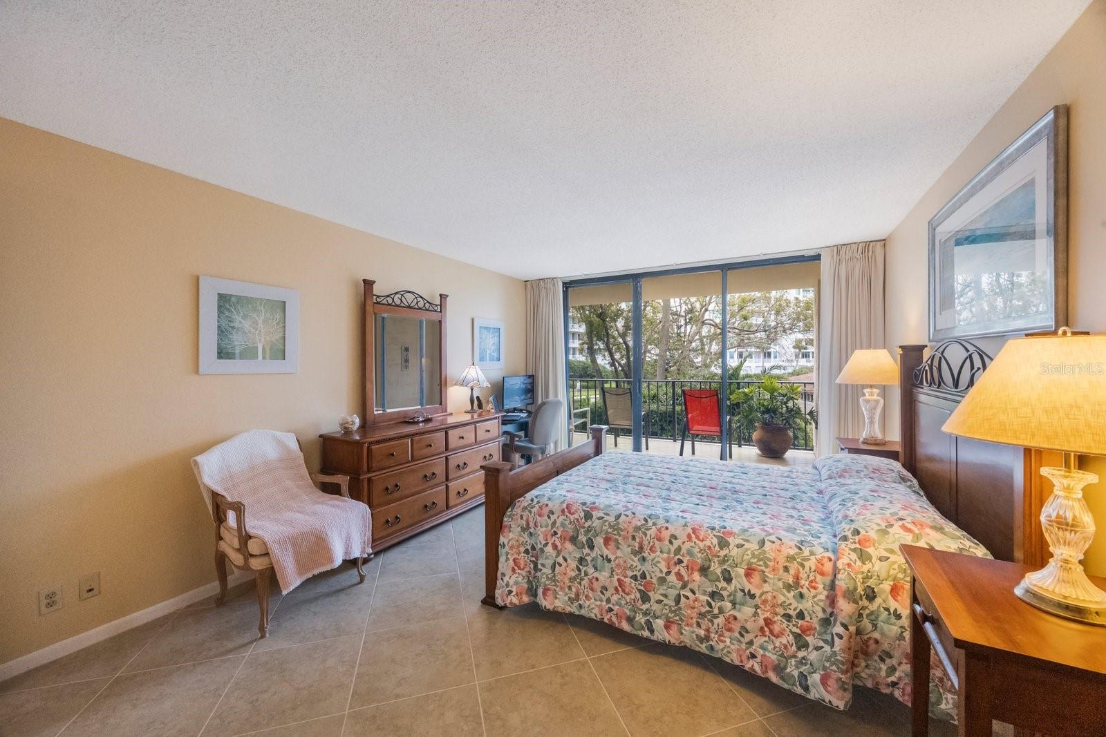 Image 19 of 38 For 100 Oakmont Lane 203