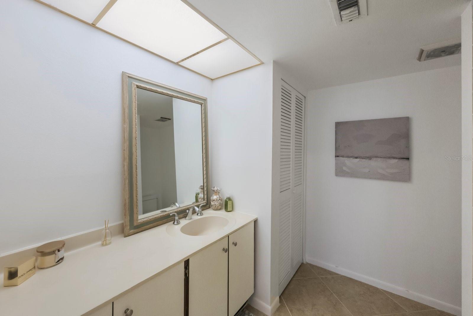 Image 27 of 38 For 100 Oakmont Lane 203