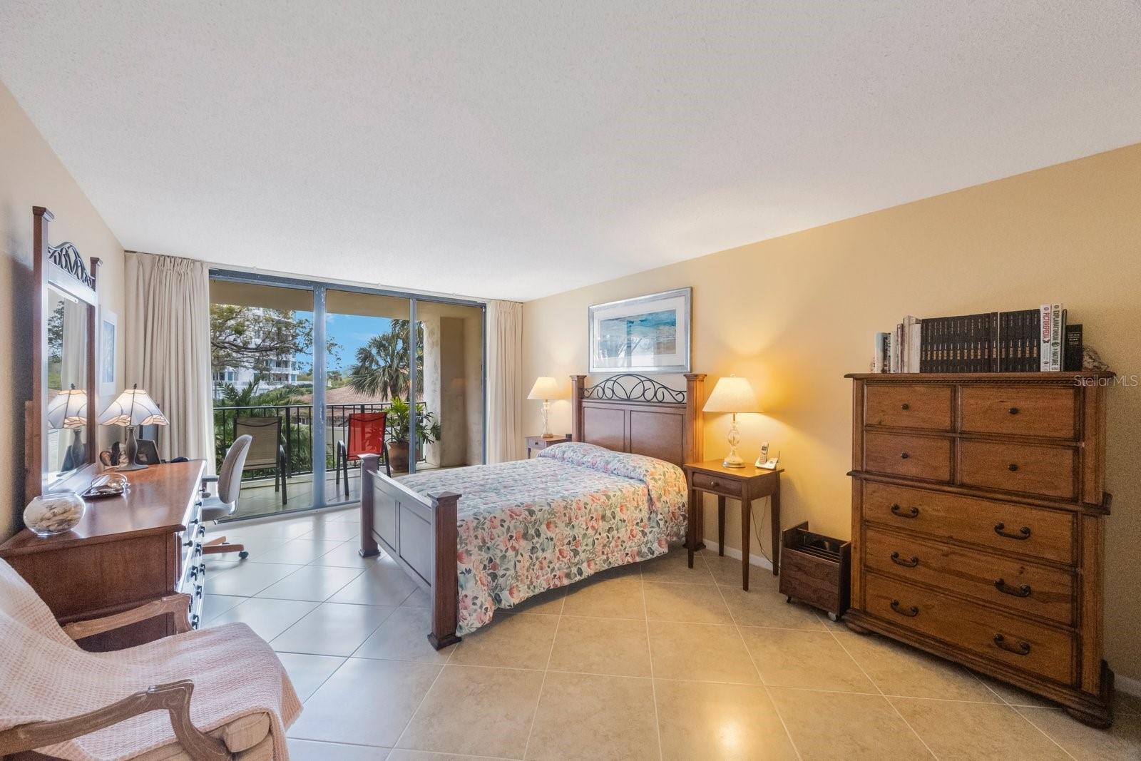 Image 5 of 38 For 100 Oakmont Lane 203