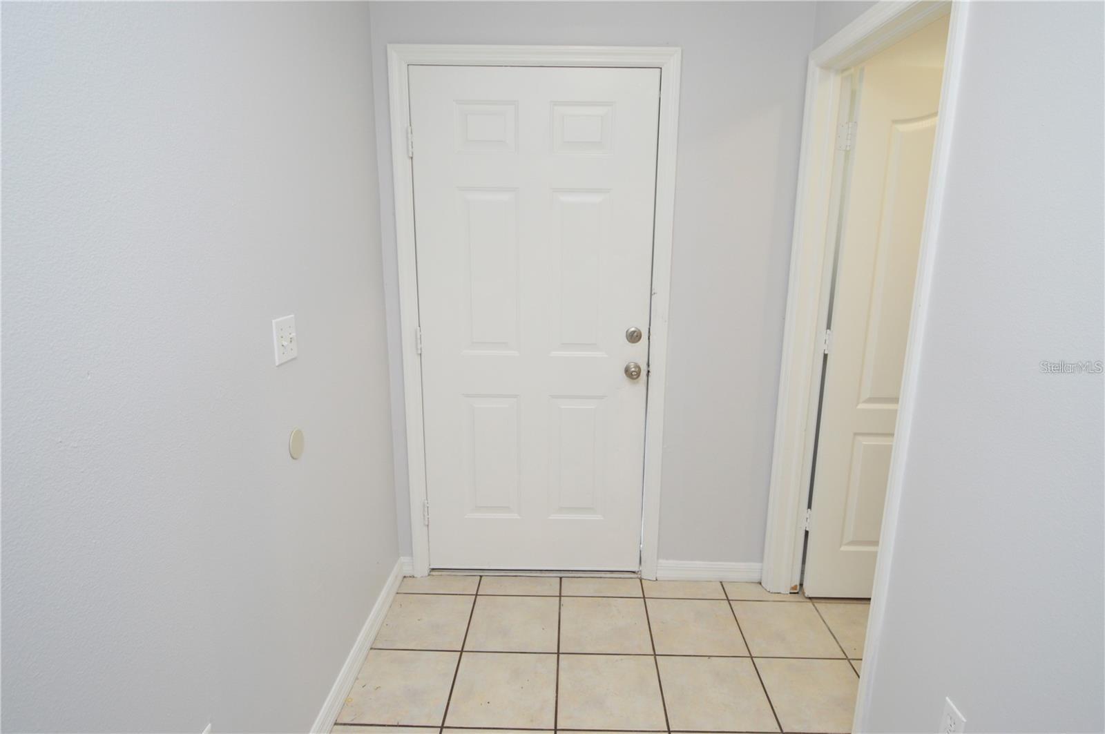 Image 3 of 19 For 3607 Idlewild Avenue Apt 303