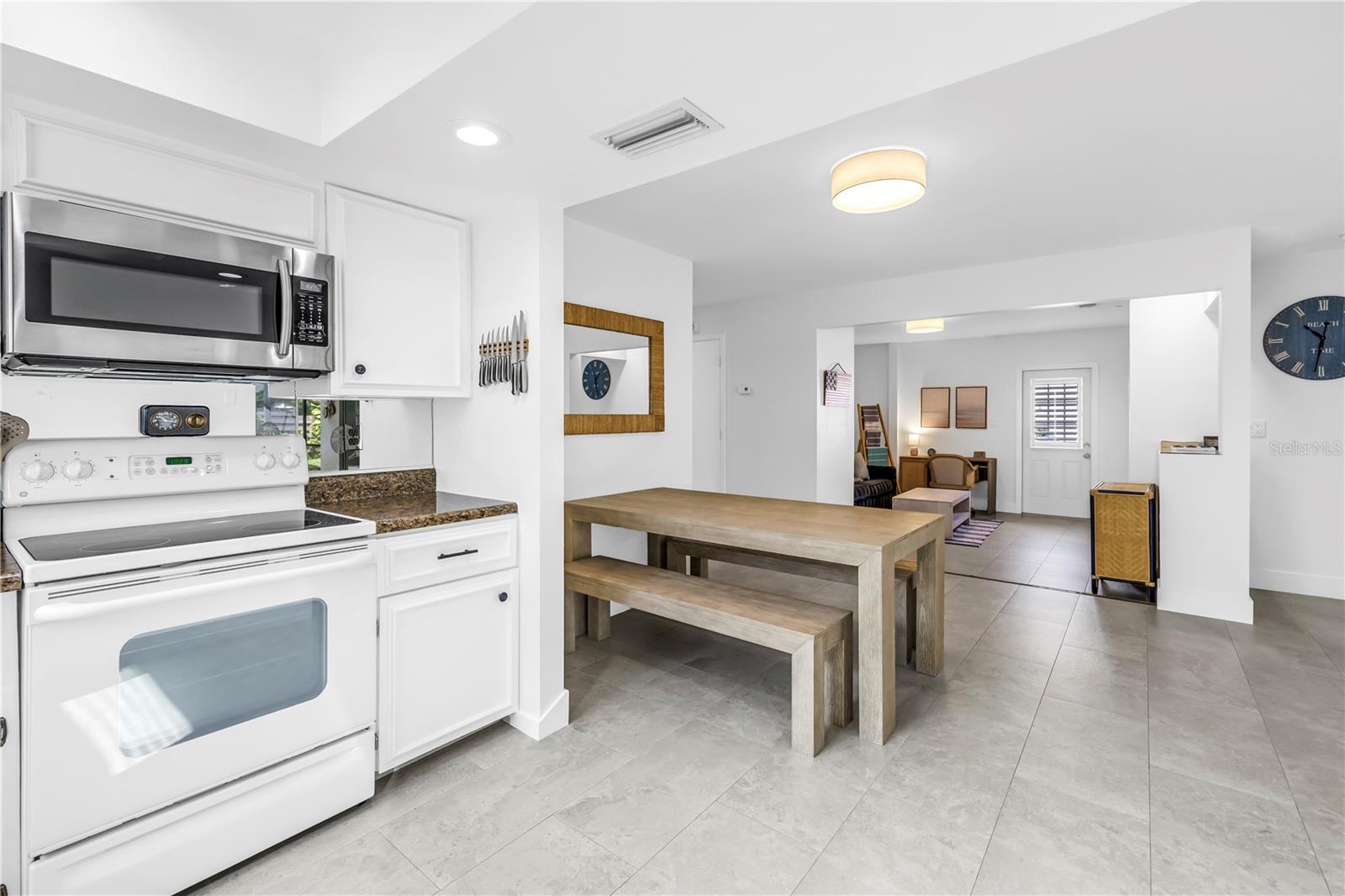 Image 20 of 65 For 3137 Campbell Street