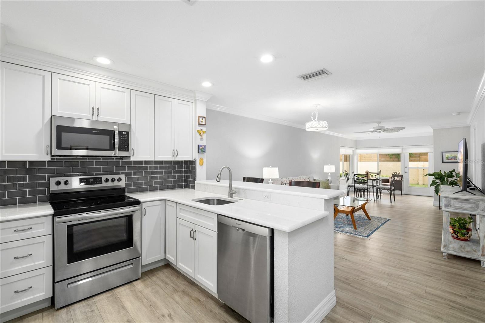 Image 2 of 24 For 1701 Pinehurst Road 17g