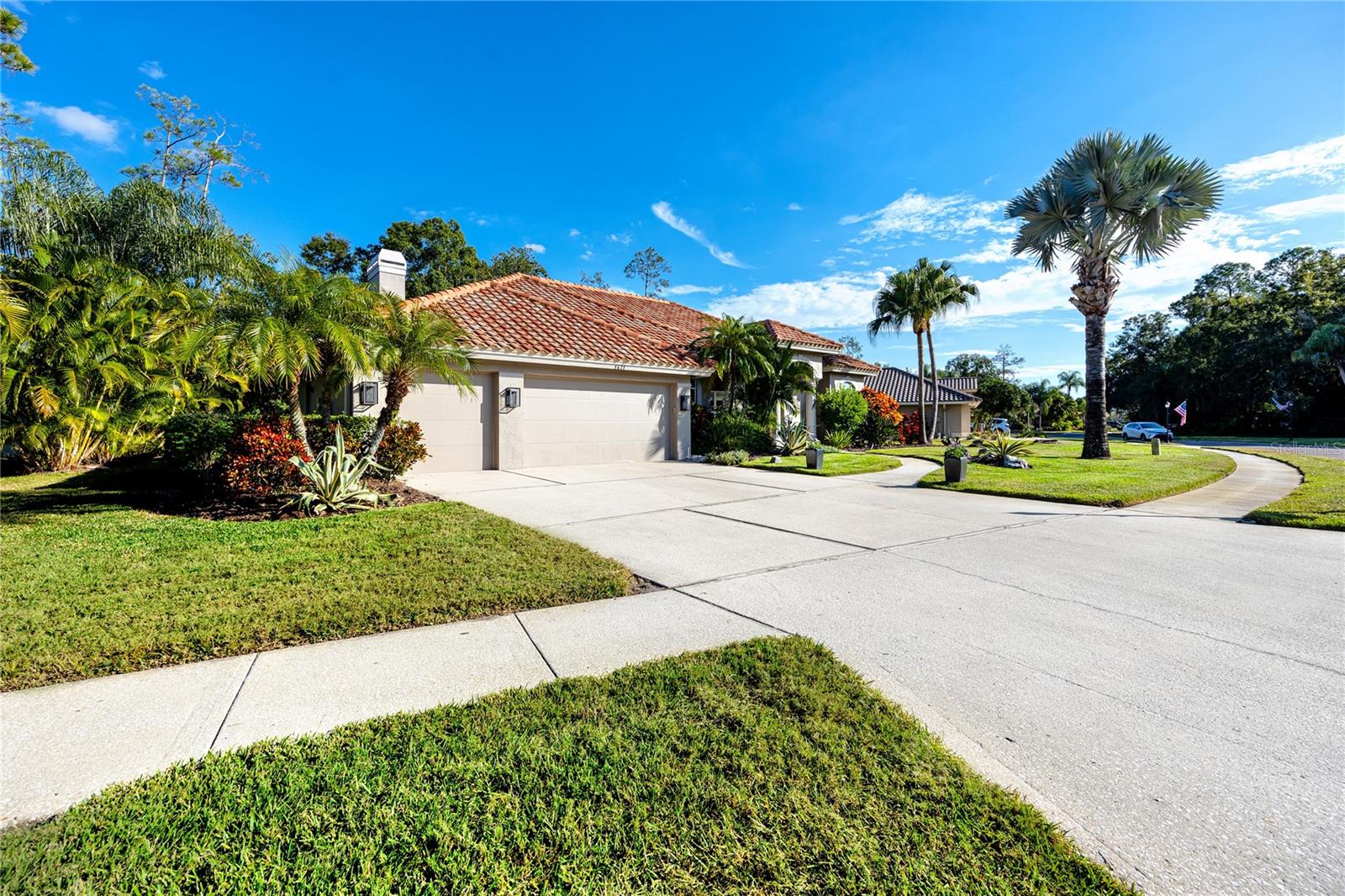 Listing photo id 0 for 1471 Briargrove Way