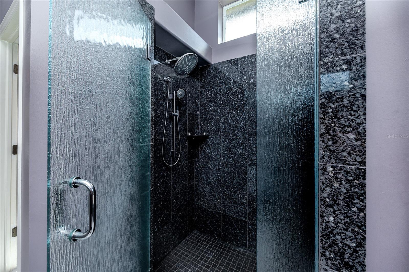 Listing photo id 48 for 1471 Briargrove Way