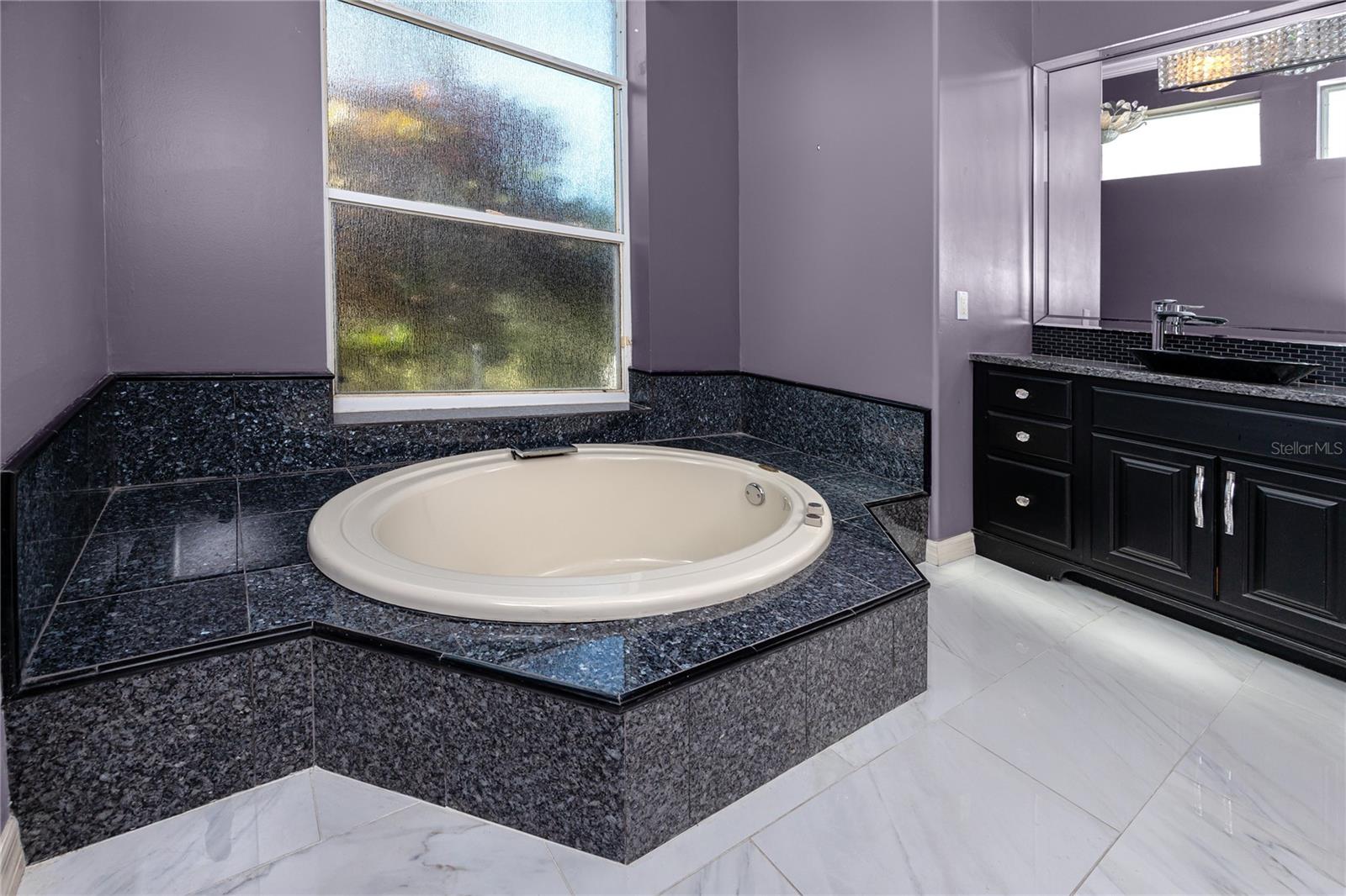 Listing photo id 50 for 1471 Briargrove Way