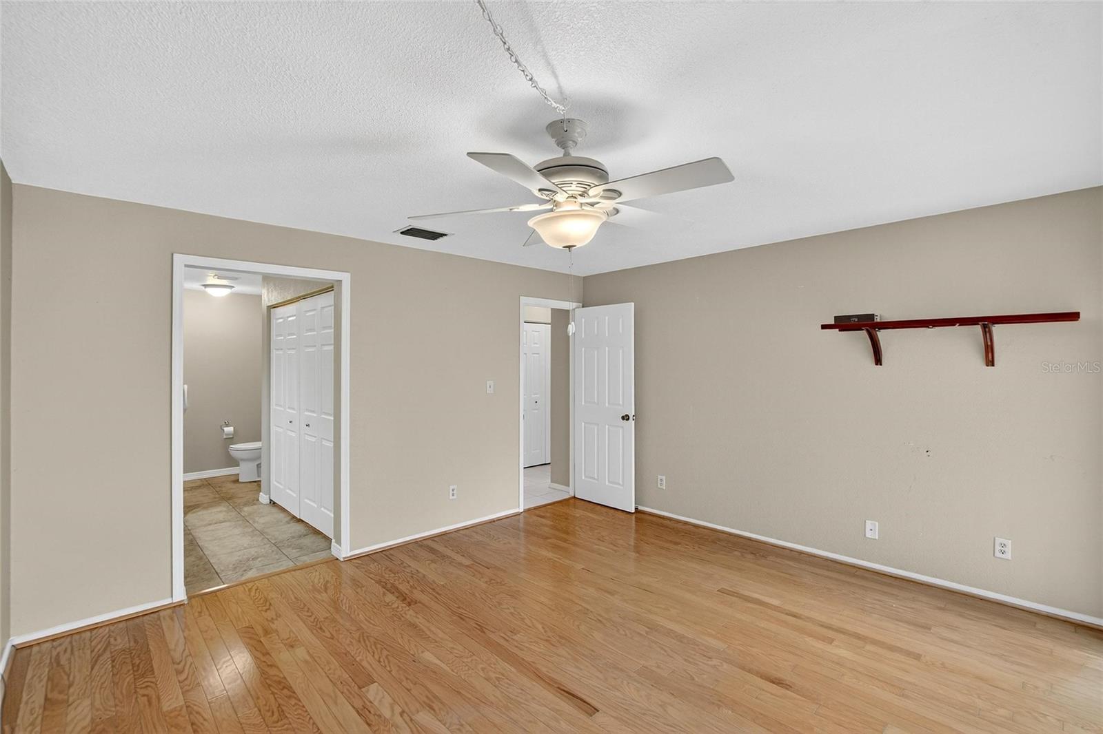 Image 34 of 58 For 304 Valencia Court N