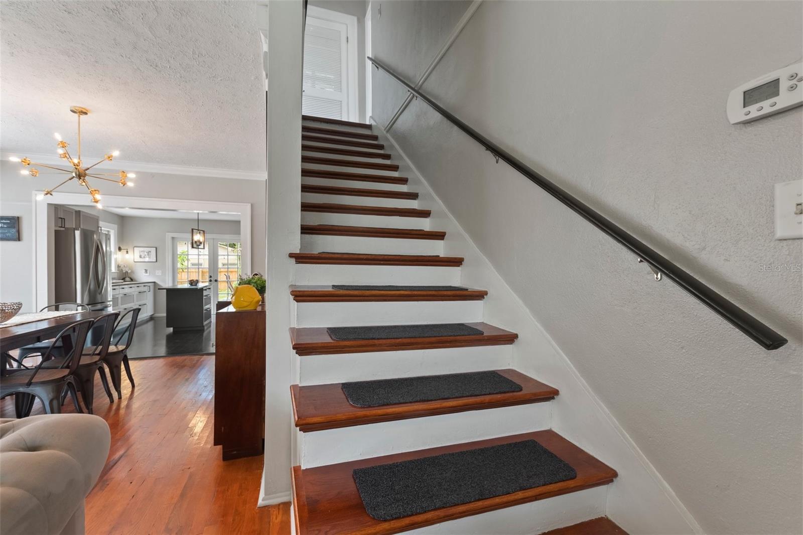 Image 14 of 47 For 812 River Heights Avenue