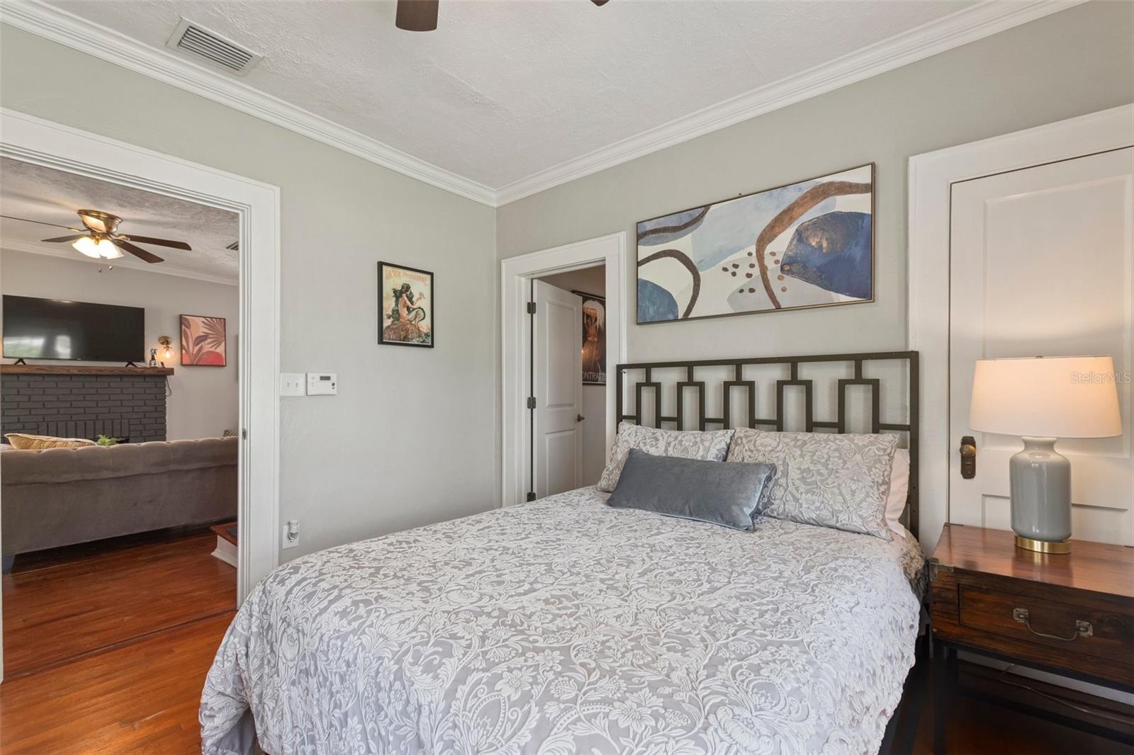 Image 15 of 47 For 812 River Heights Avenue