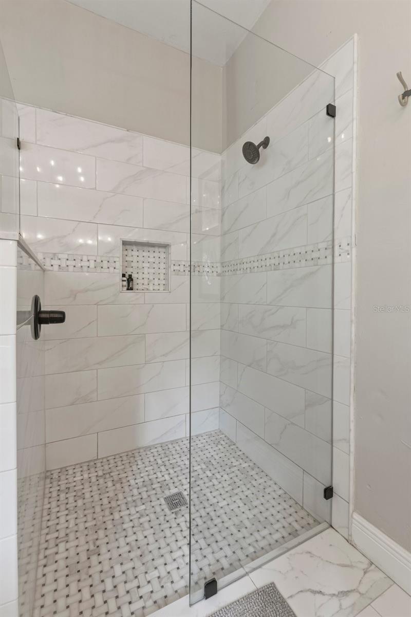 Image 19 of 47 For 812 River Heights Avenue