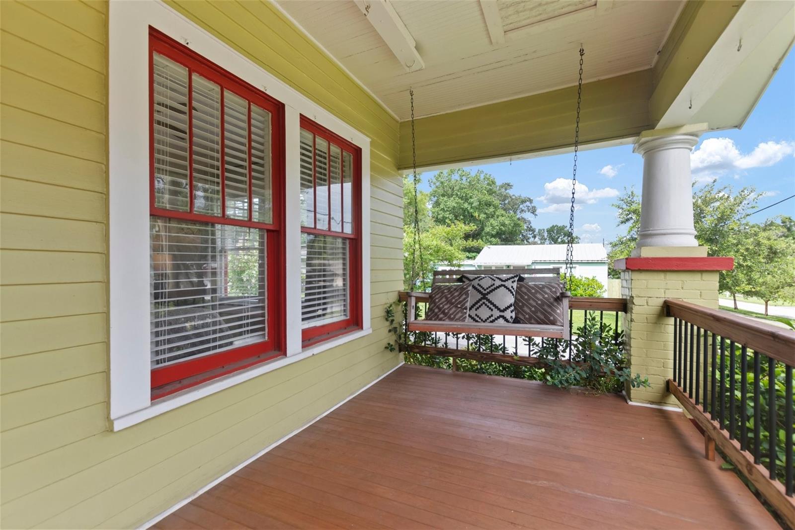 Image 8 of 47 For 812 River Heights Avenue