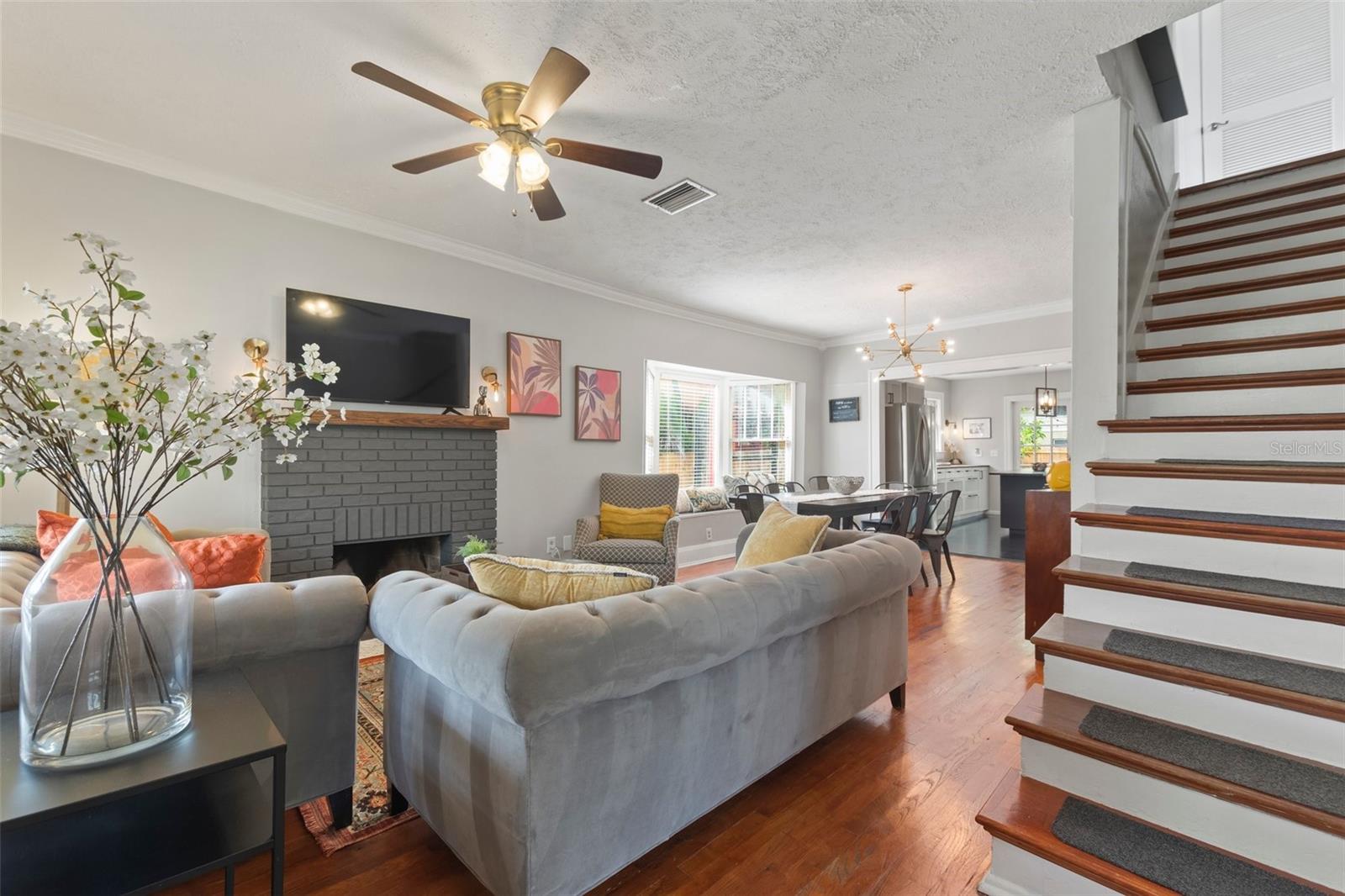 Image 9 of 47 For 812 River Heights Avenue
