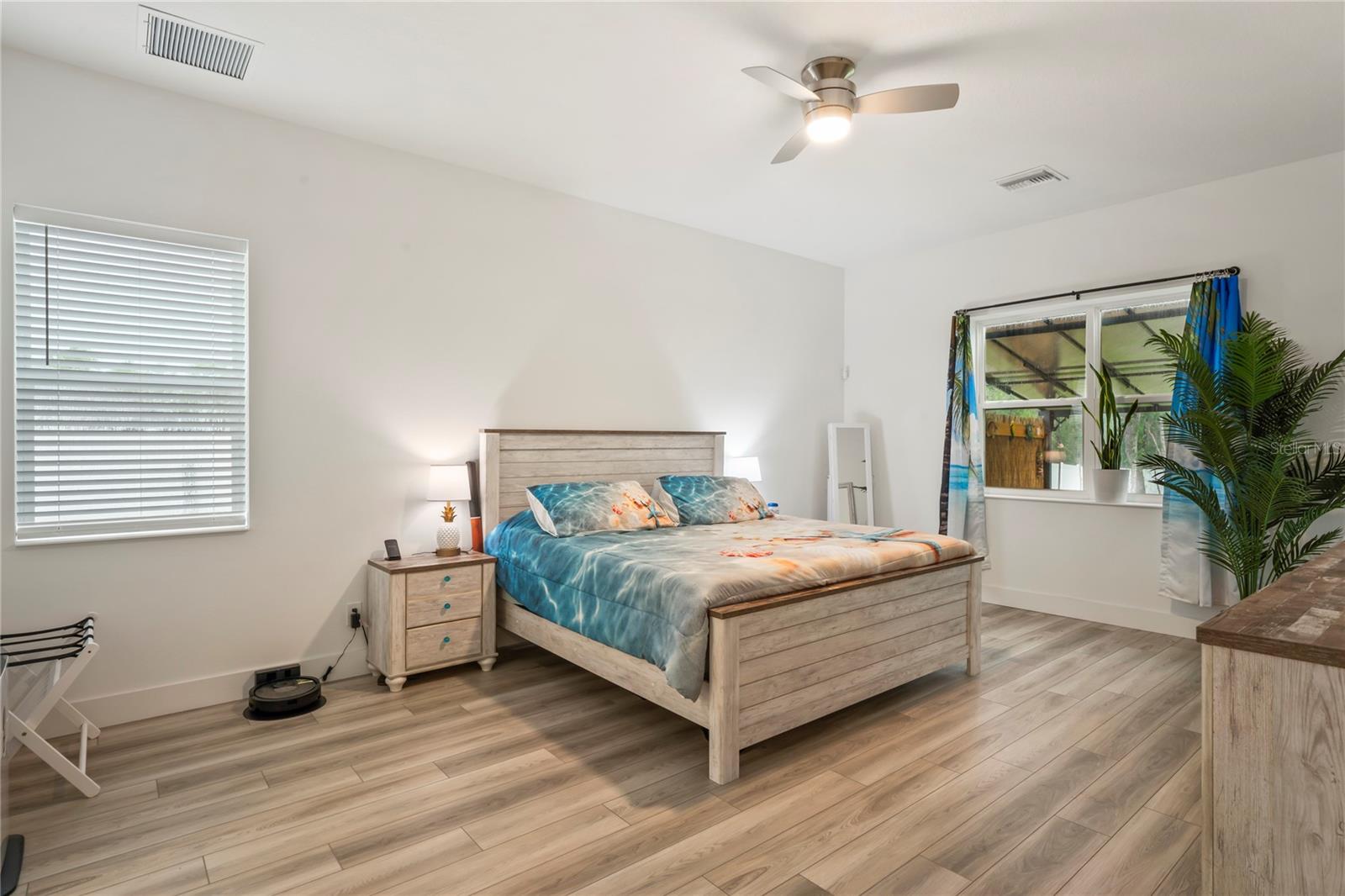 Listing photo id 13 for 11153 Wood Owl Ave