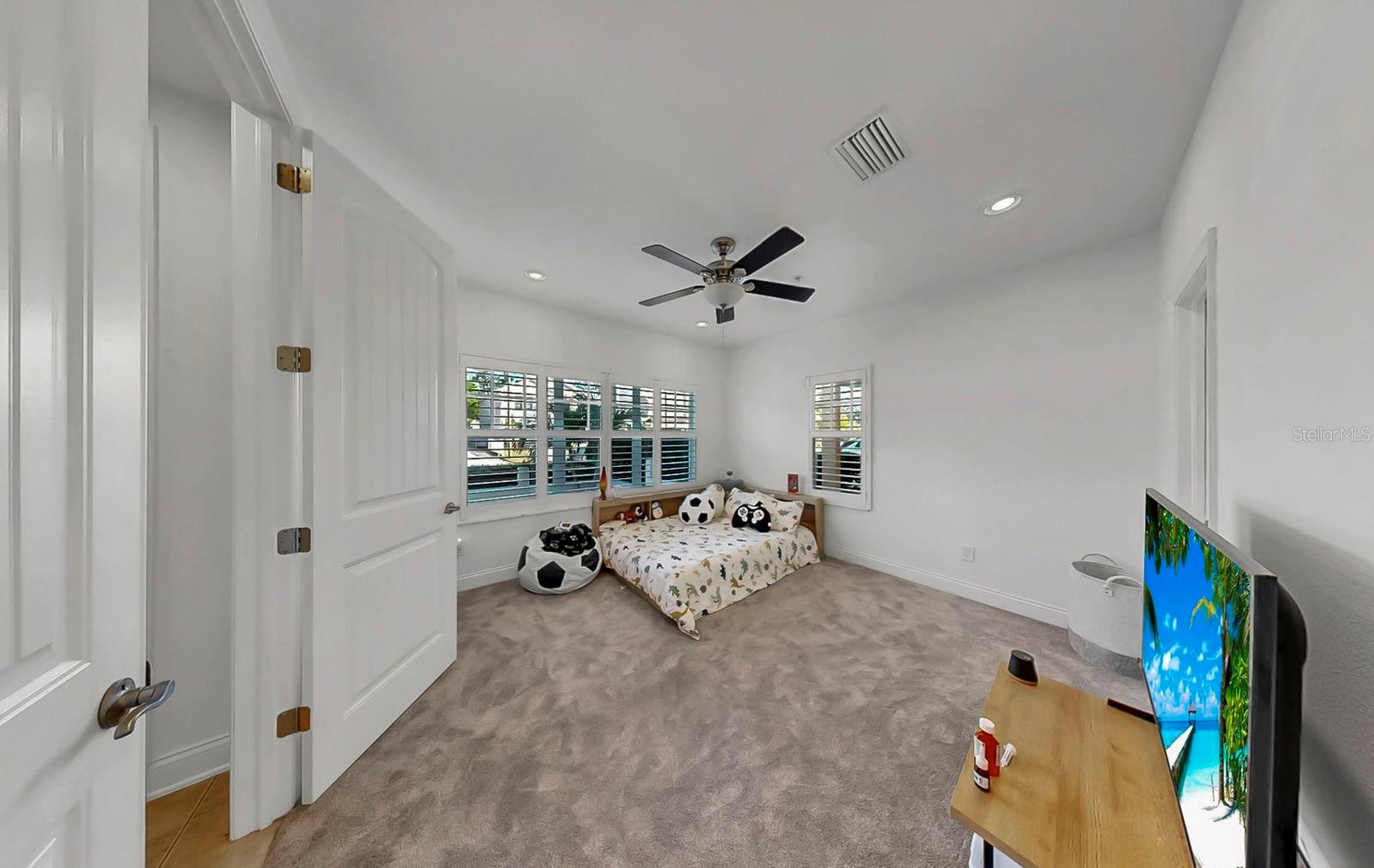 Image 11 of 59 For 111 Albany Avenue 11