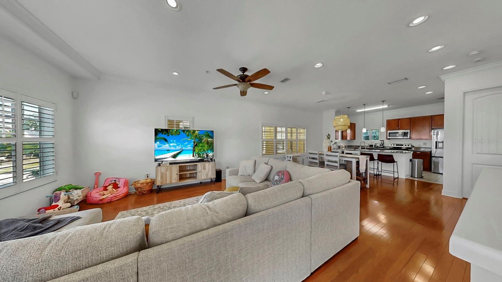 Image 18 of 59 For 111 Albany Avenue 11