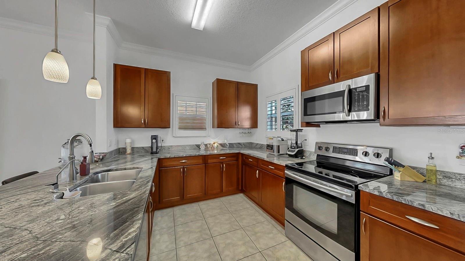 Image 21 of 59 For 111 Albany Avenue 11