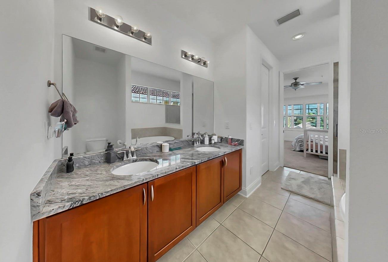 Image 33 of 59 For 111 Albany Avenue 11