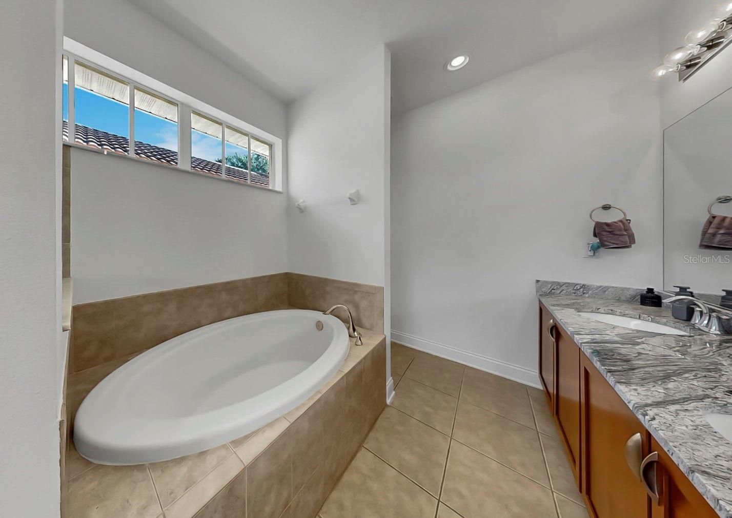 Image 38 of 59 For 111 Albany Avenue 11