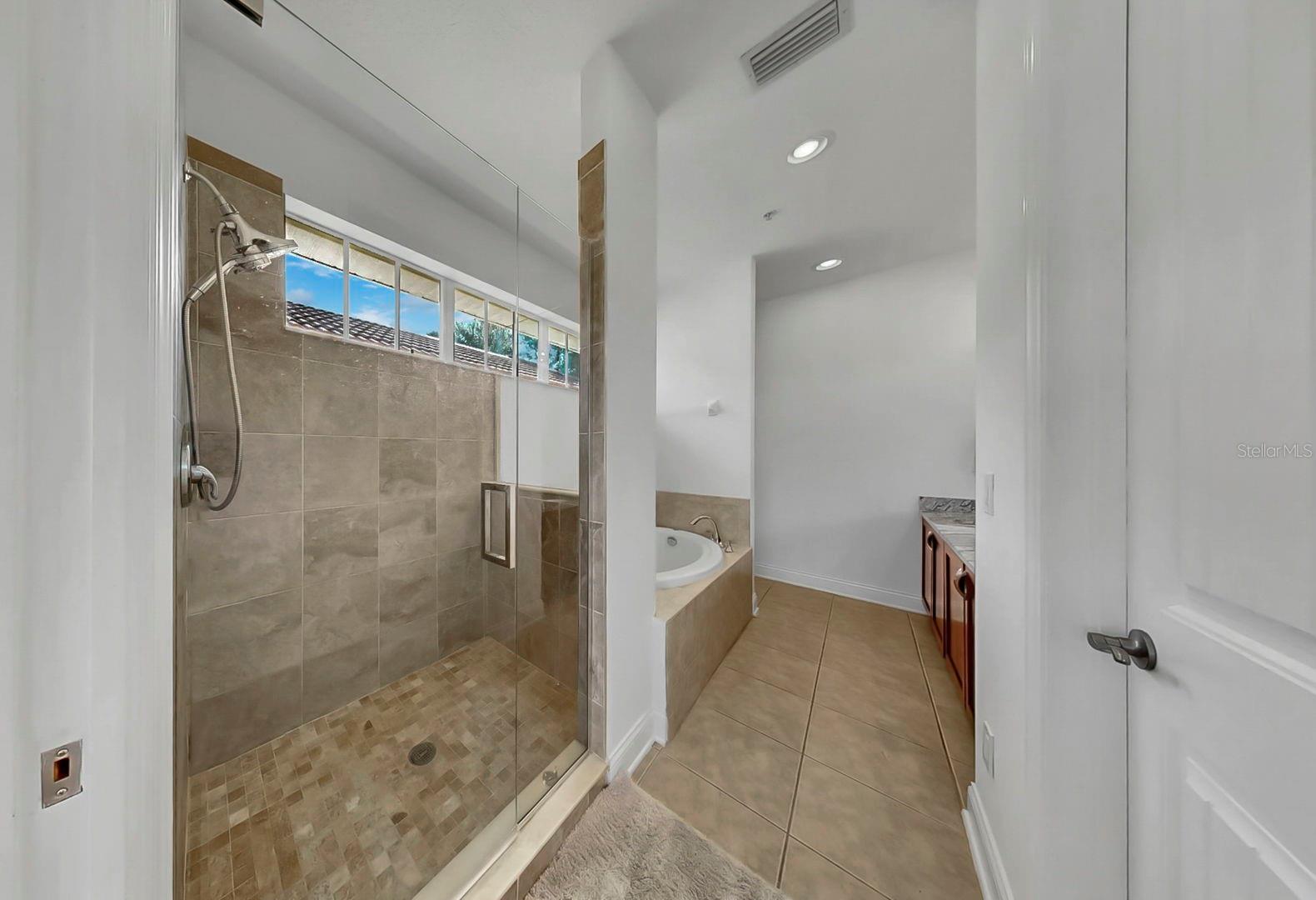 Image 39 of 59 For 111 Albany Avenue 11