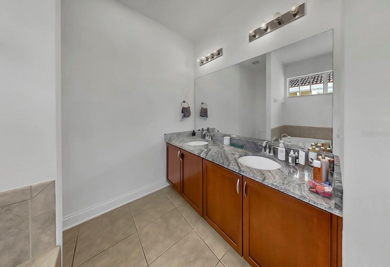 Image 40 of 59 For 111 Albany Avenue 11