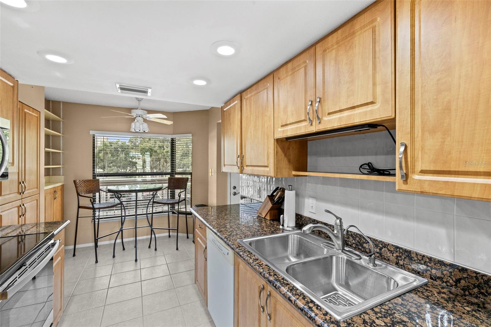 Image 10 of 50 For 1324 Pasadena Avenue S 202