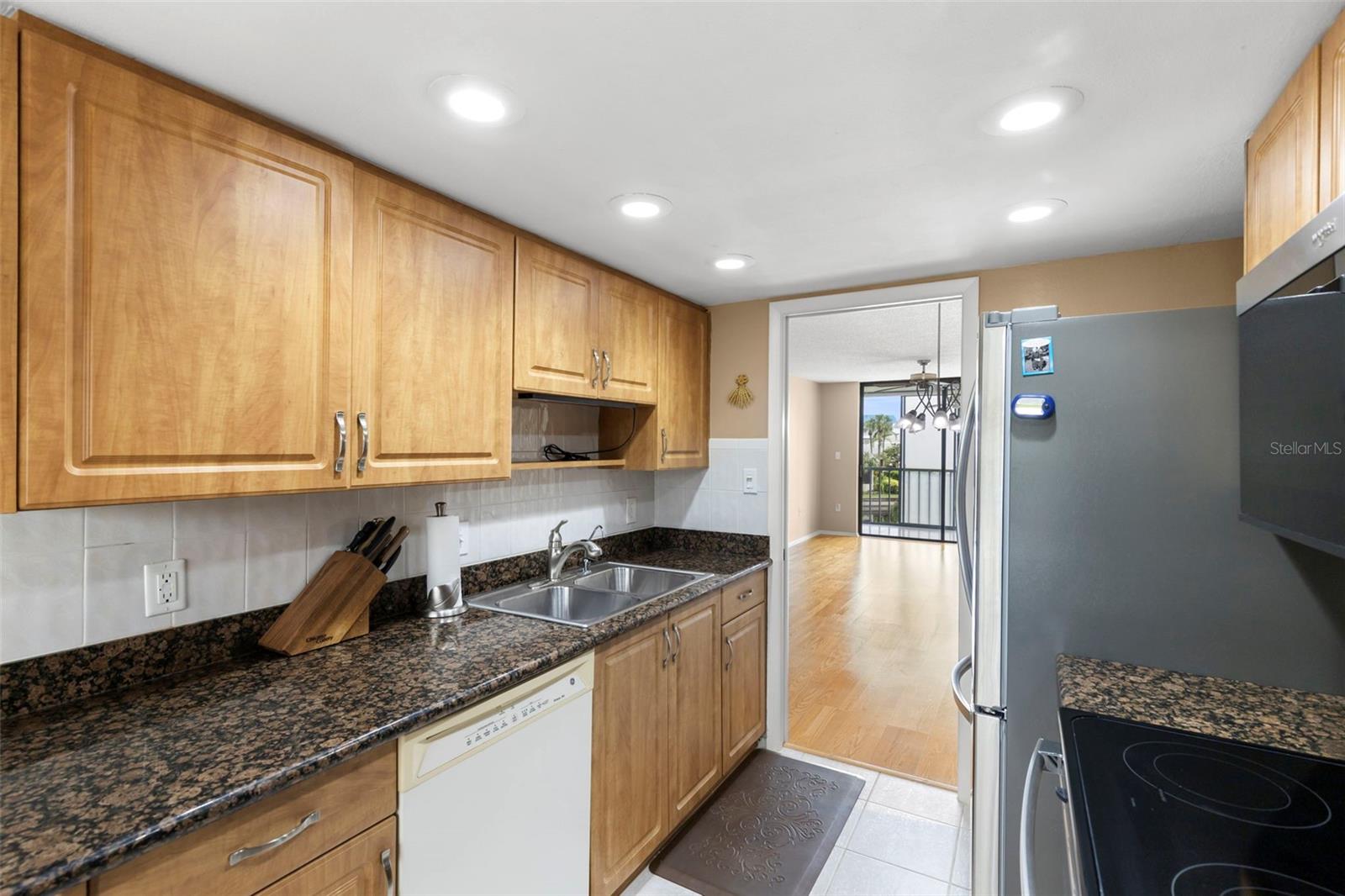 Image 12 of 50 For 1324 Pasadena Avenue S 202
