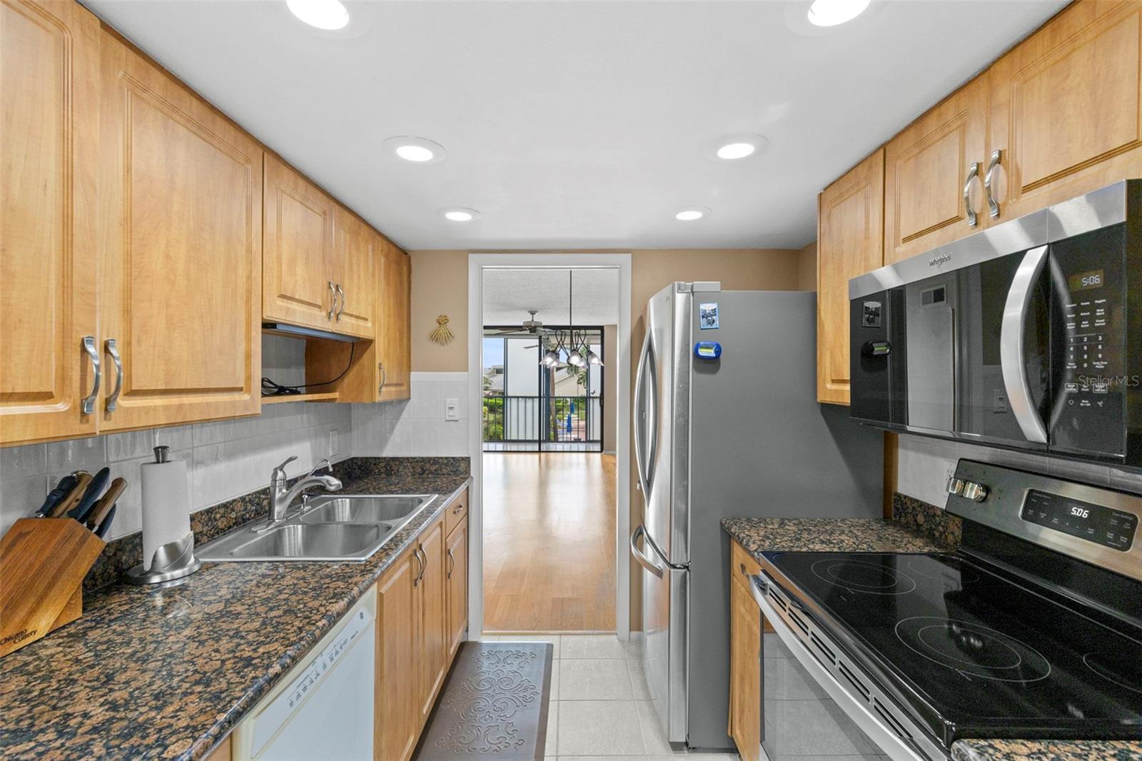 Image 13 of 50 For 1324 Pasadena Avenue S 202