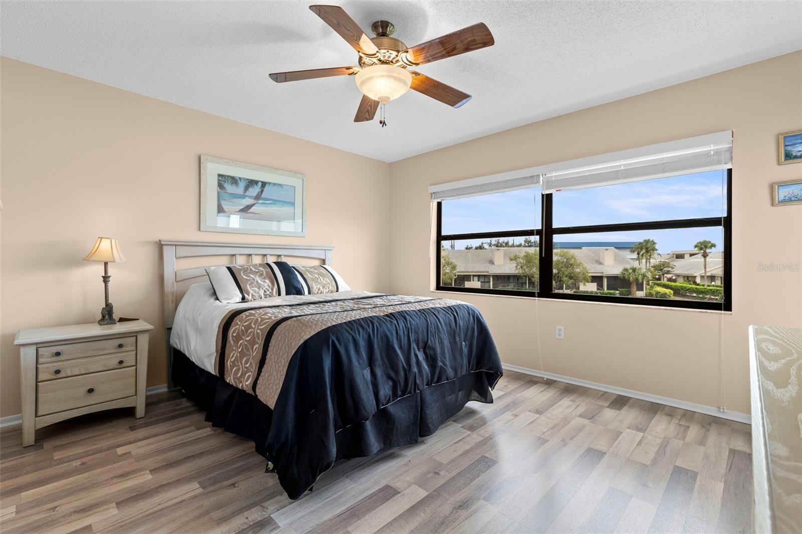 Image 16 of 50 For 1324 Pasadena Avenue S 202