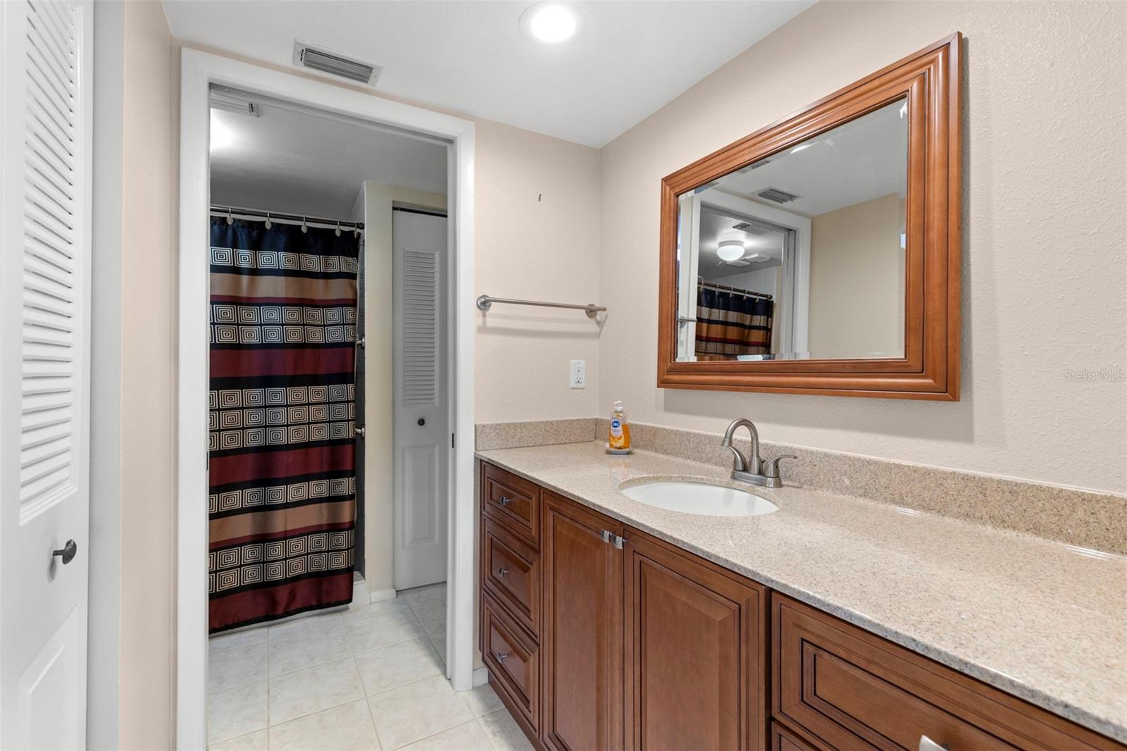 Image 20 of 50 For 1324 Pasadena Avenue S 202