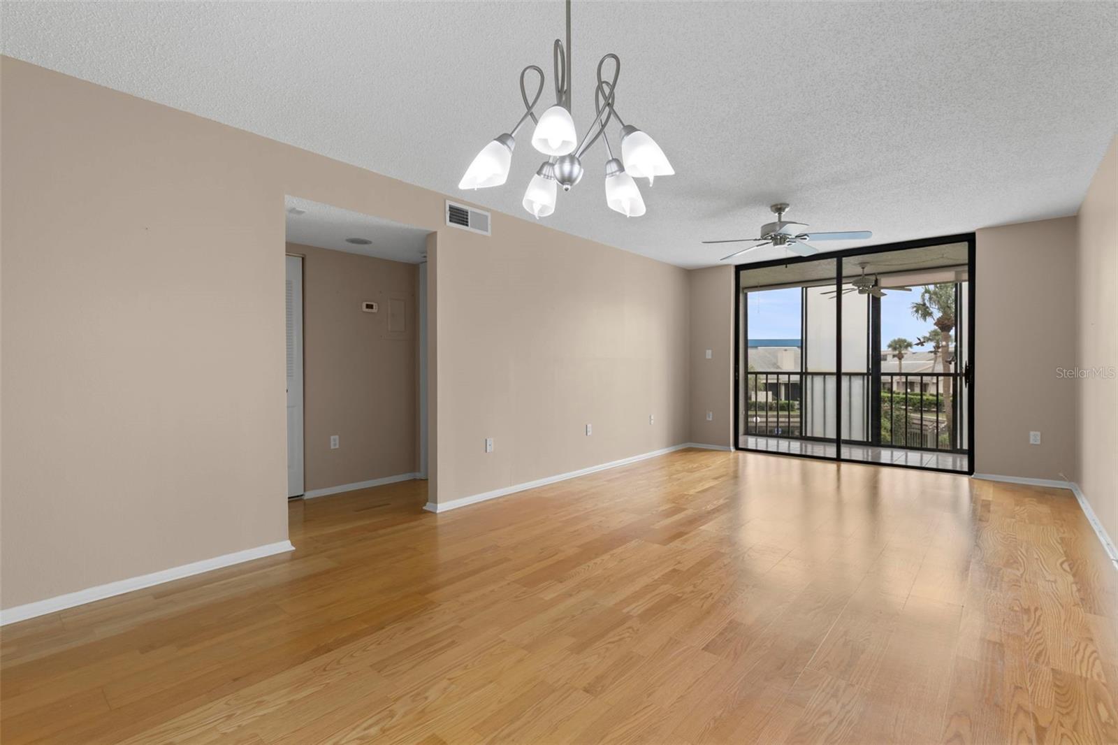 Image 4 of 50 For 1324 Pasadena Avenue S 202