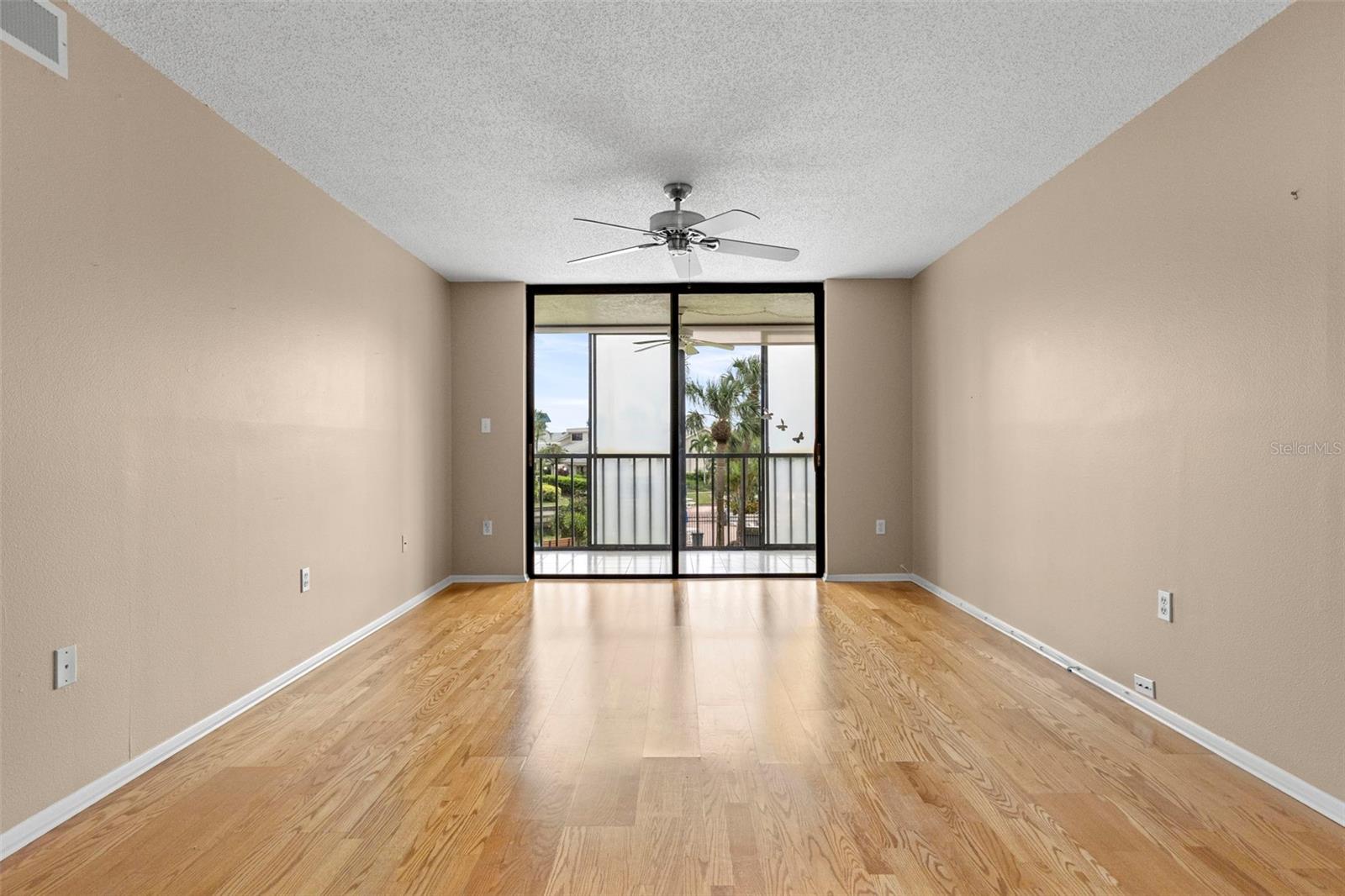 Image 5 of 50 For 1324 Pasadena Avenue S 202