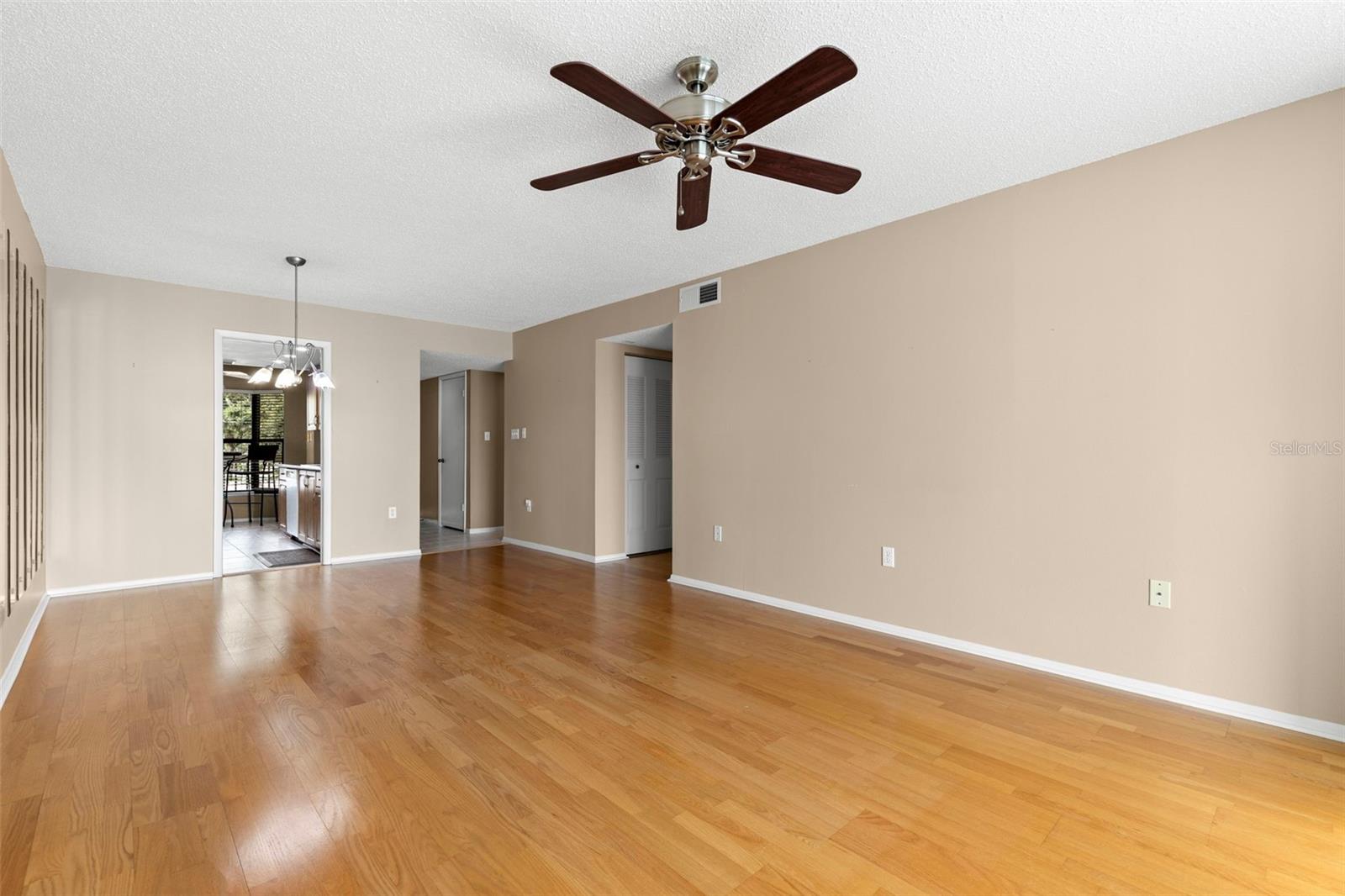 Image 8 of 50 For 1324 Pasadena Avenue S 202