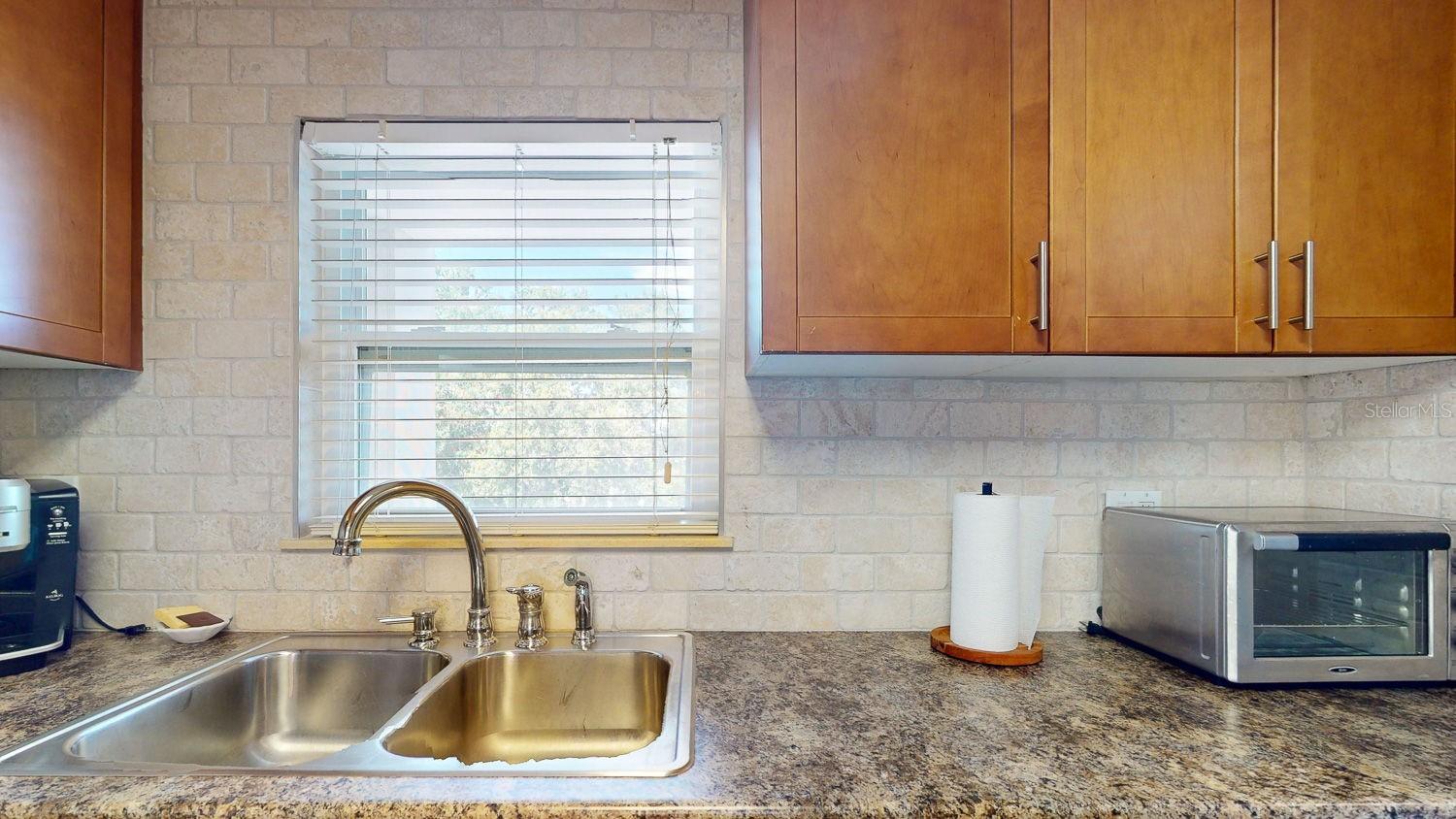 Image 10 of 74 For 1524 Lakeview Rd  306