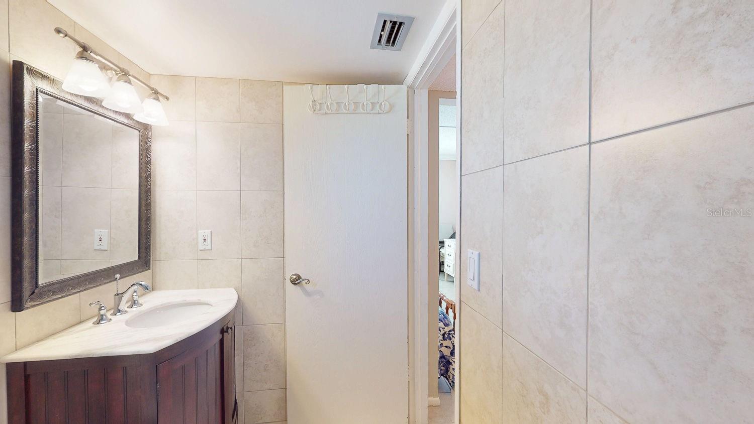 Image 31 of 74 For 1524 Lakeview Rd  306