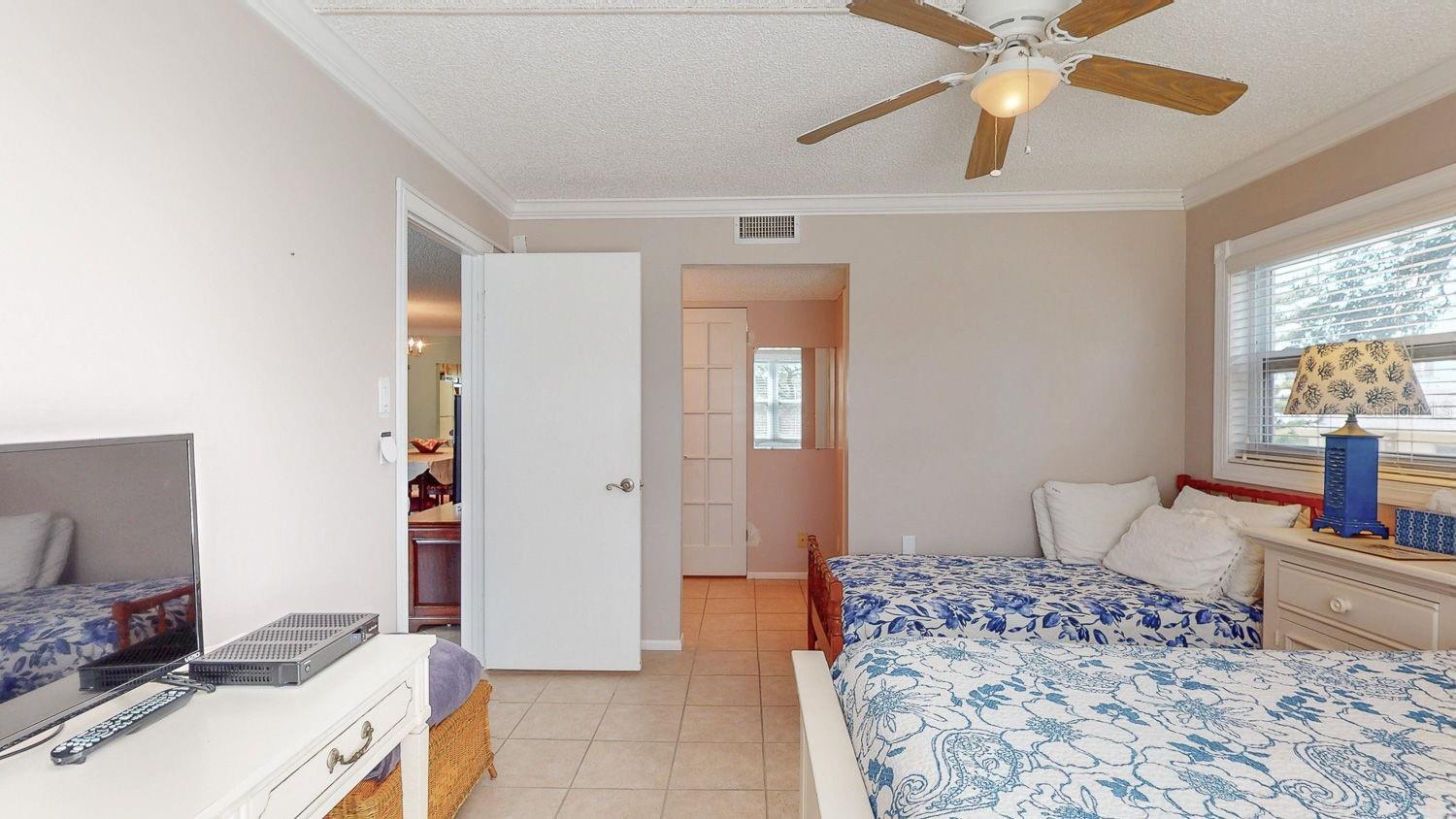 Image 51 of 74 For 1524 Lakeview Rd  306