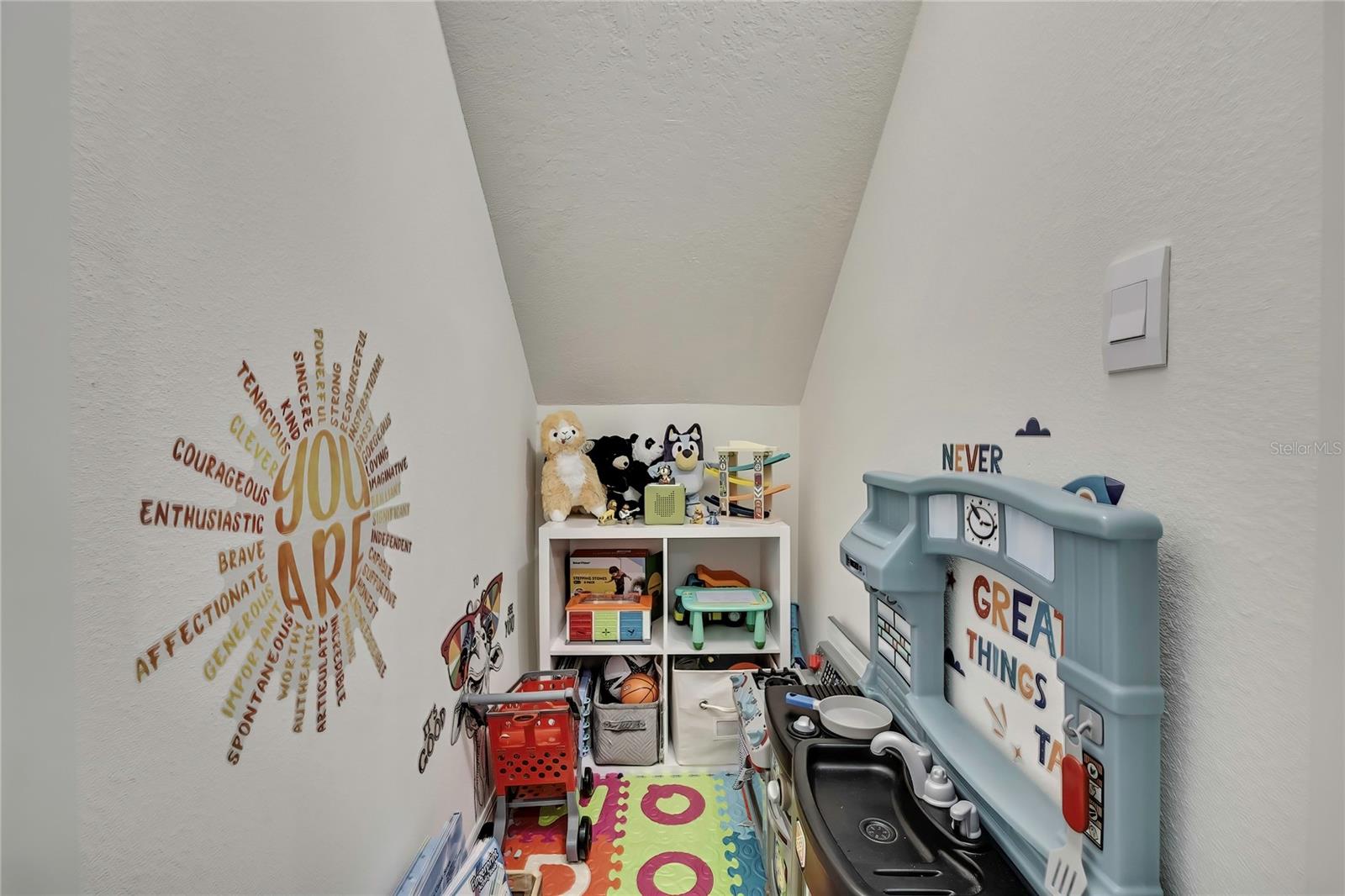 Image 19 of 67 For 16662 Maude Drive