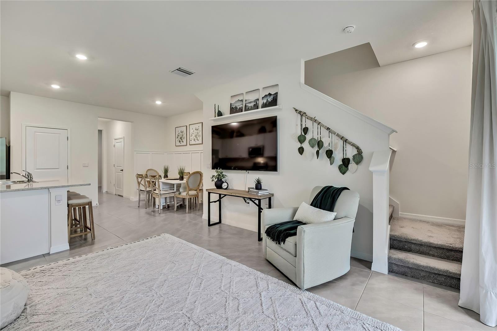 Image 22 of 67 For 16662 Maude Drive