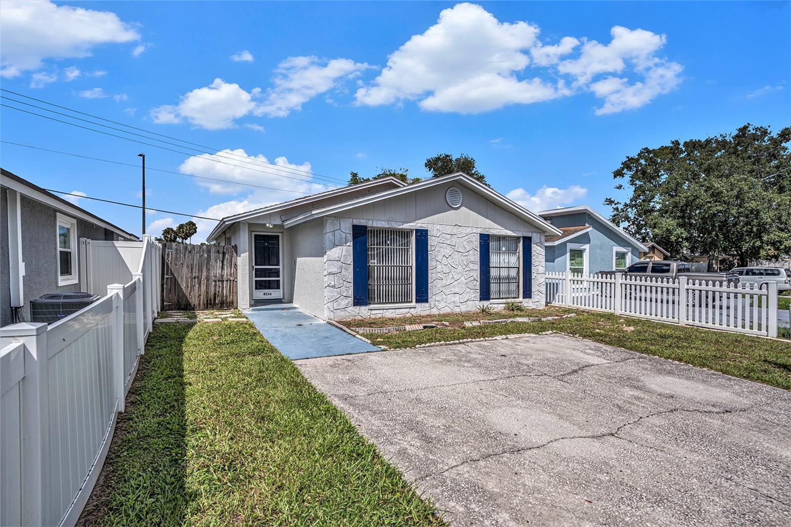 Image 3 of 26 For 8234 Ravencroft Drive