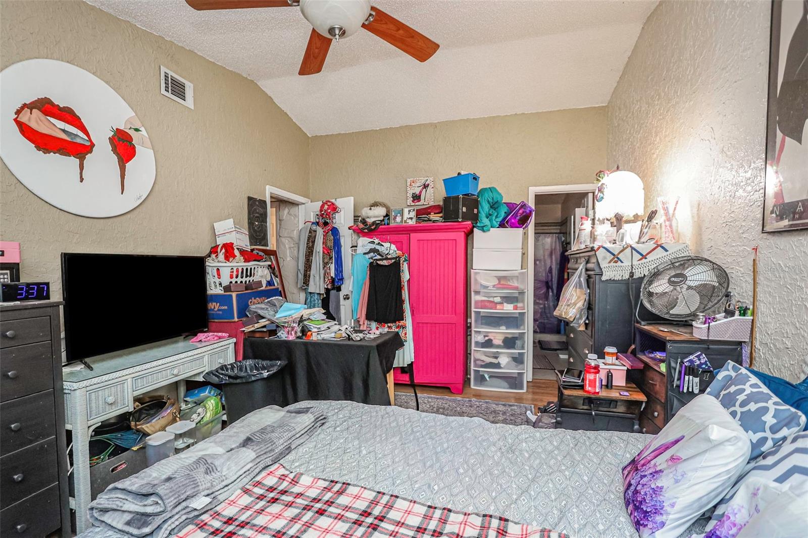 Image 19 of 44 For 10039 88th Street