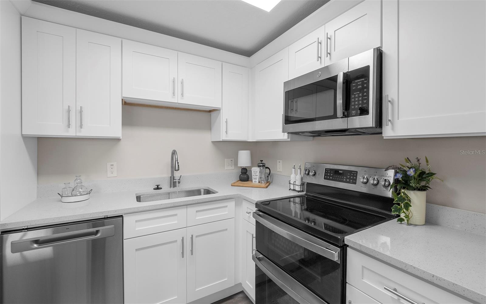 Listing photo id 9 for 3601 Giddens Avenue