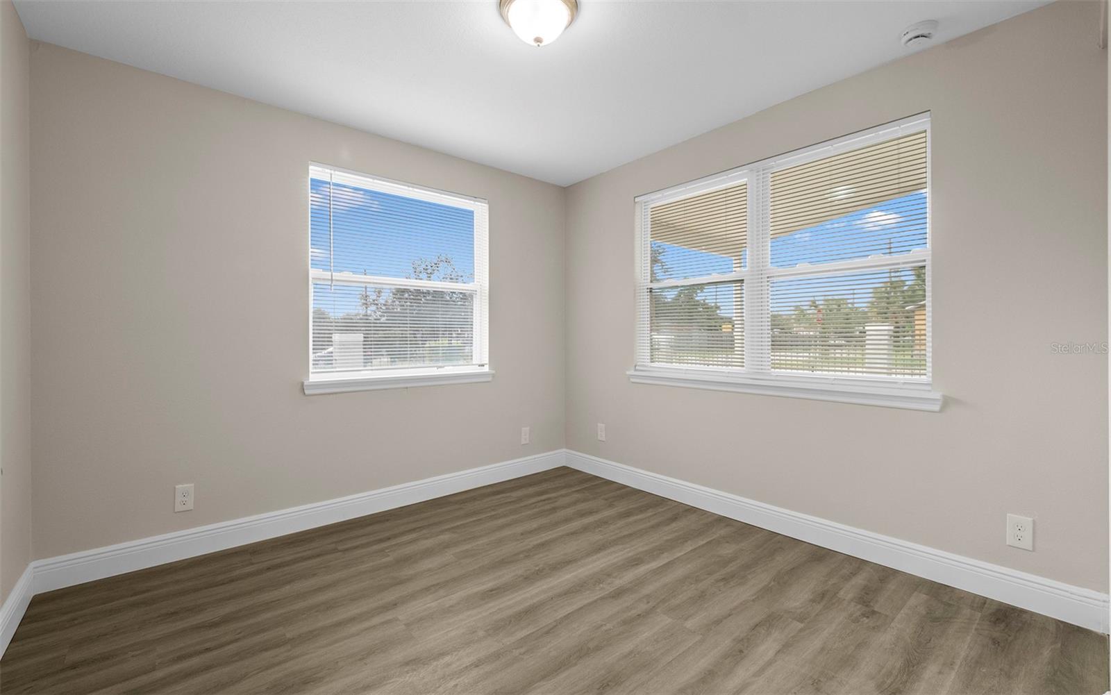 Listing photo id 11 for 3601 Giddens Avenue