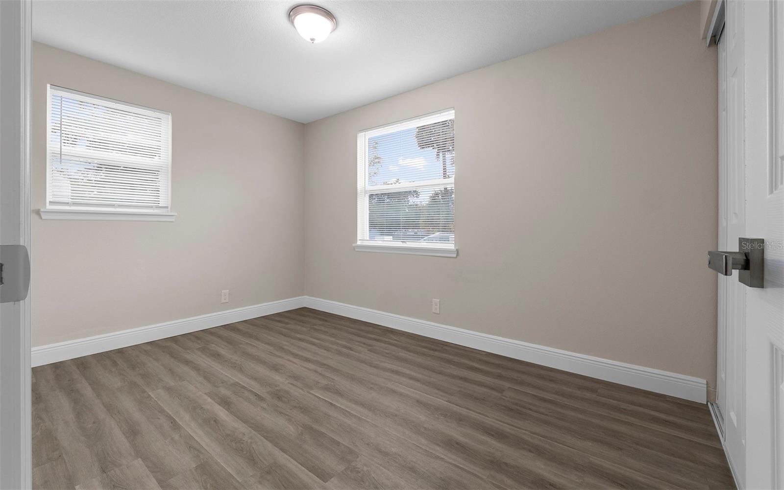 Listing photo id 17 for 3601 Giddens Avenue