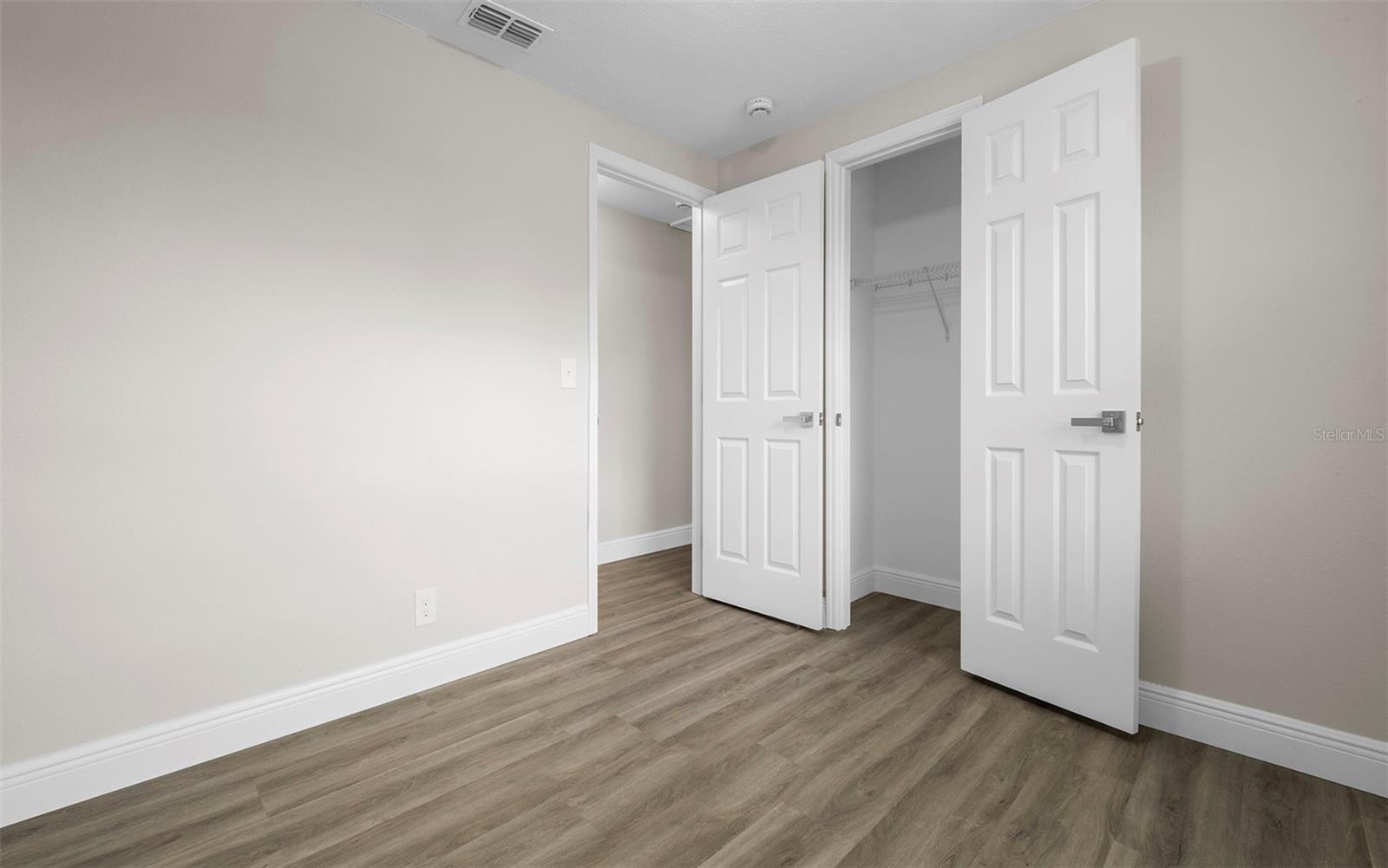 Listing photo id 21 for 3601 Giddens Avenue