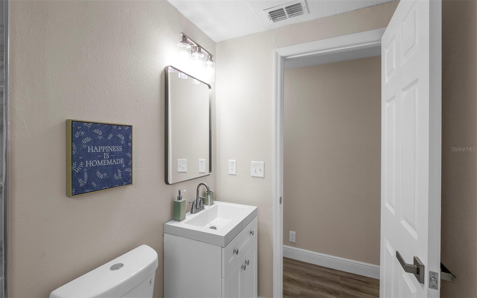 Listing photo id 23 for 3601 Giddens Avenue